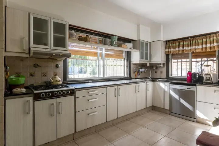 Casa de 4 dormitorios en Castelar, foto 1