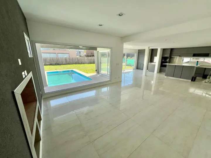 Casa de 4 dormitorios en Lagoon Pilar, Pilar, foto 1