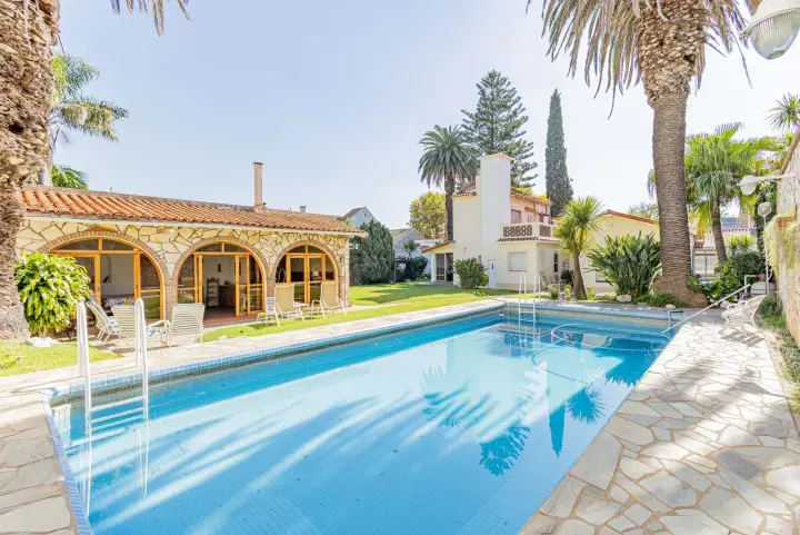 Casa de 5 dormitorios en Banfield, foto 1