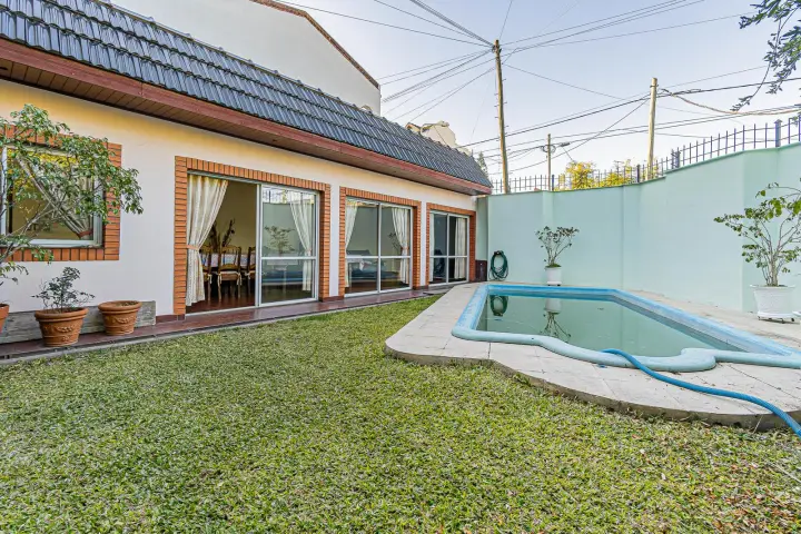 Casa de 6 dormitorios en Lomas del Mirador, foto 1