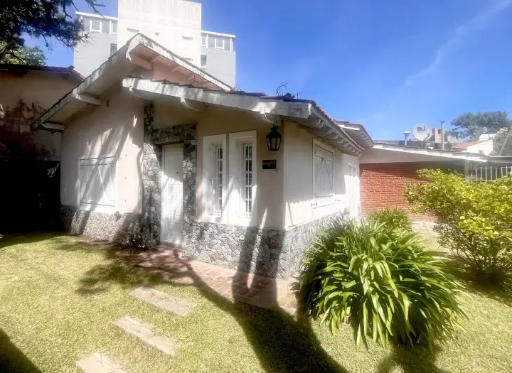 Casa de 7 dormitorios en Villa Gesell, foto 1