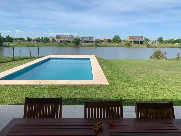 Casa de 3 dormitorios en Escobar, barrio cerrado, foto 1