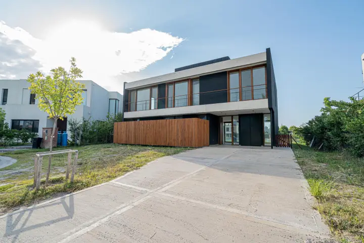 Casa de 5 dormitorios en Villanueva, Tigre, foto 1