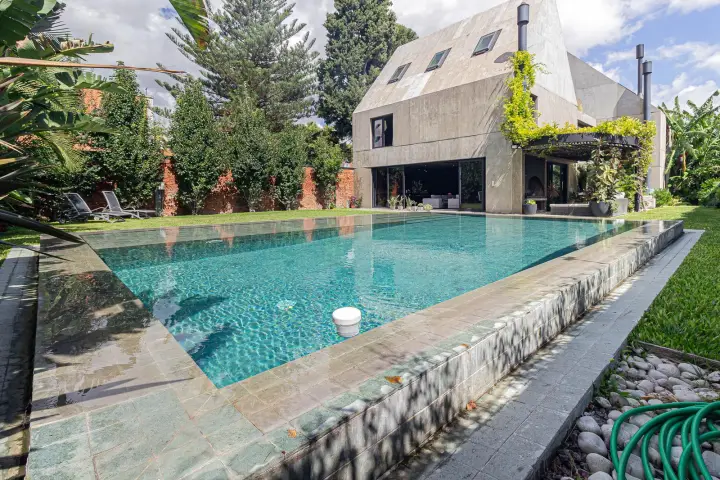 Casa de 4 dormitorios en Banfield, foto 1