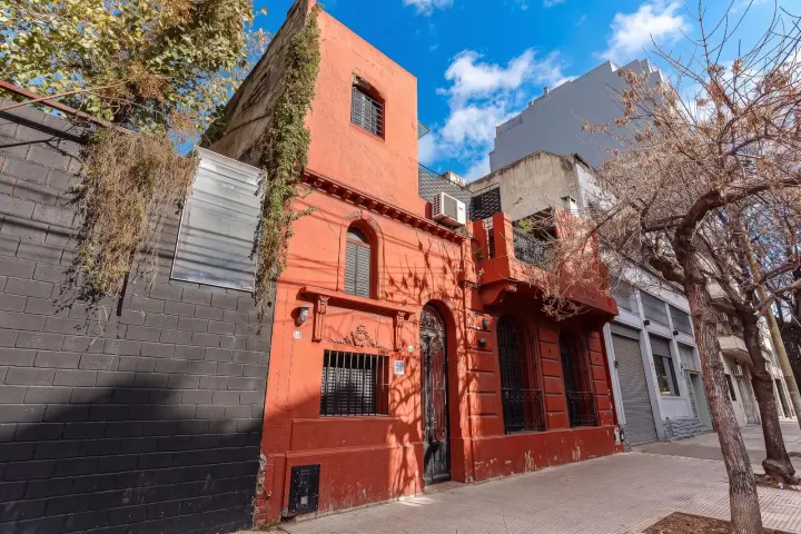 Casa de 5 dormitorios en La Paternal, foto 1