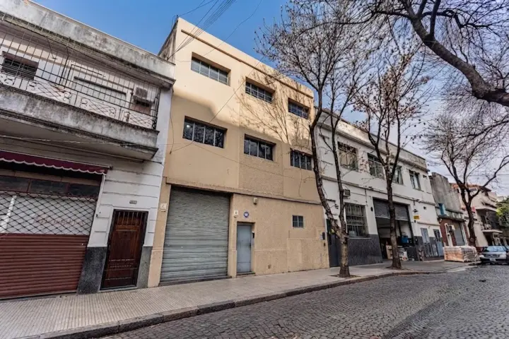 Depósito de 1.080 m² en Pompeya, foto 1