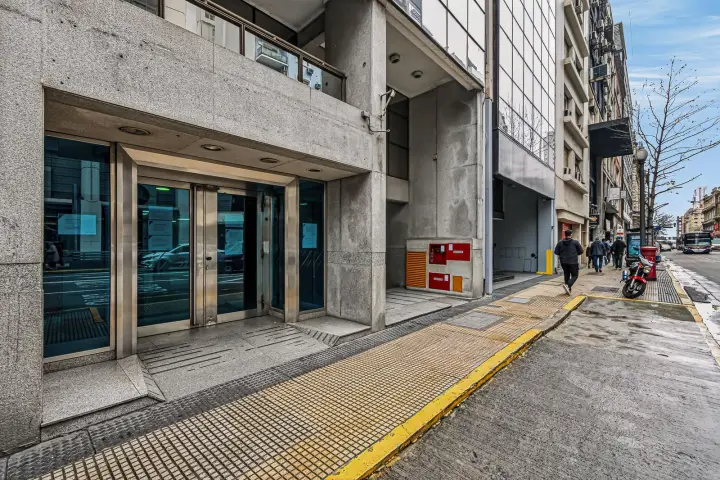 Local de 562 m² en Retiro, foto 1