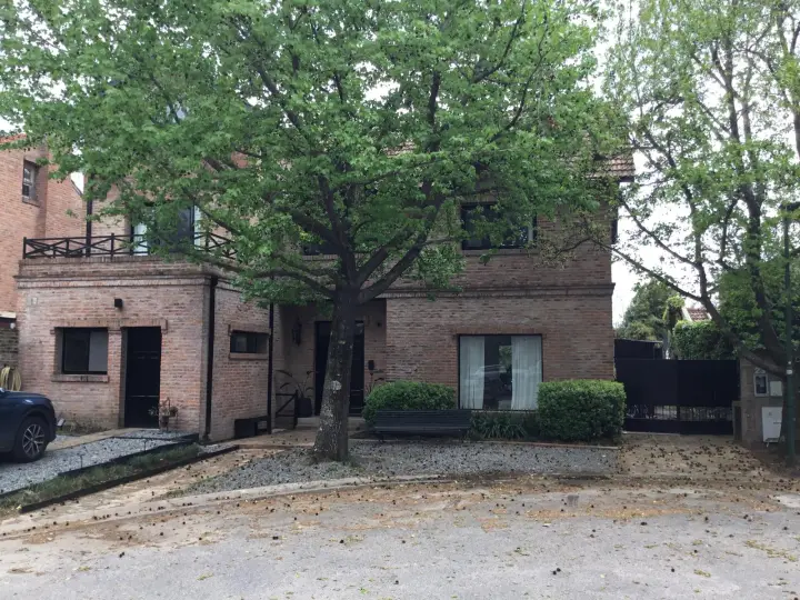 Casa de 3 dormitorios en San Isidro, barrio cerrado, alquiler temporario, foto 1