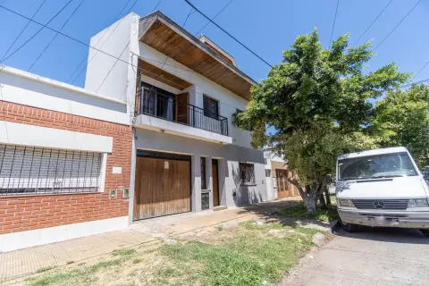 Casa de 4 dormitorios en Caseros