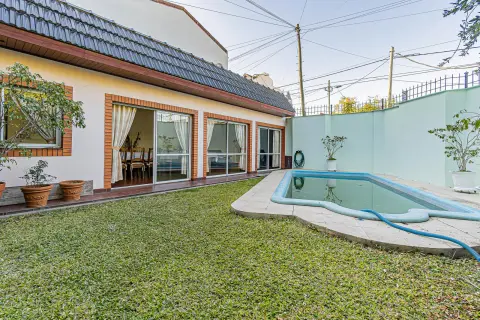 Casa de 6 dormitorios en Lomas del Mirador