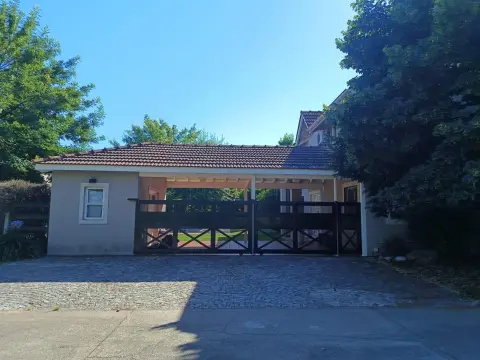 Casa de 2 dormitorios en El Portal, Pilar