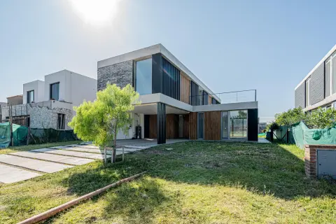 Casa de 4 dormitorios en Villanueva, Tigre