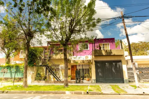 Casa de 5 dormitorios en Los Polvorines, Malvinas Argentinas