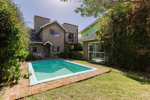 Casa de 5 dormitorios en Manuel Alberti, Pilar