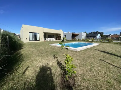 Casa de 3 dormitorios en Pilar, barrio cerrado