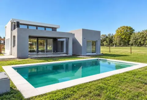 Casa de 3 dormitorios en Puertos del Lago, Escobar