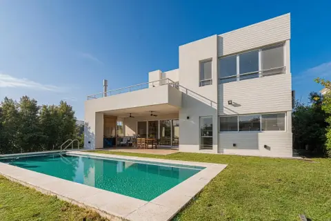 Casa de 4 dormitorios en Nordelta, Tigre