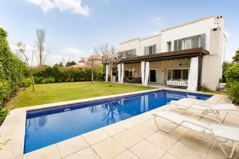 Casa de 4 dormitorios en Laguna del Sol, Tigre
