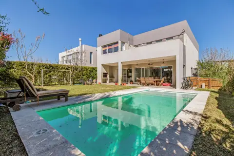 Casa de 4 dormitorios en Nordelta, Tigre